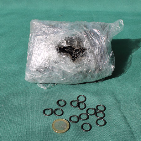 One kilo loose rings 10mm - galvanized / Black