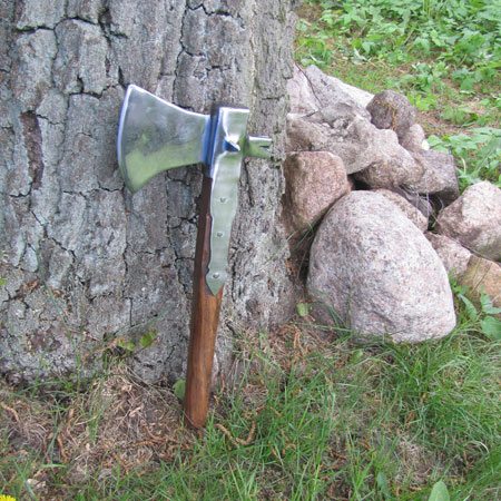 Short Viking battle axe (reproduction)