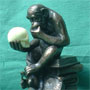 Darwins Irrtum in Bronze Imitat Steinguss